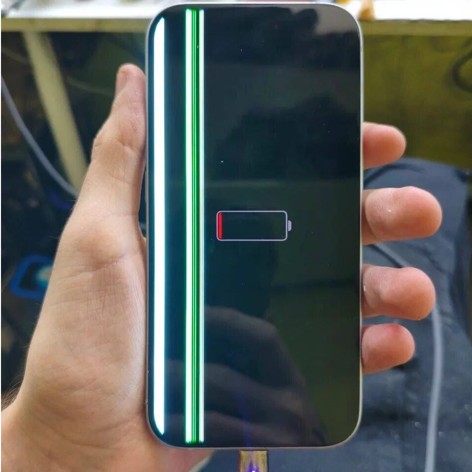 Вертикальная розовая полоса на дисплее iPhone